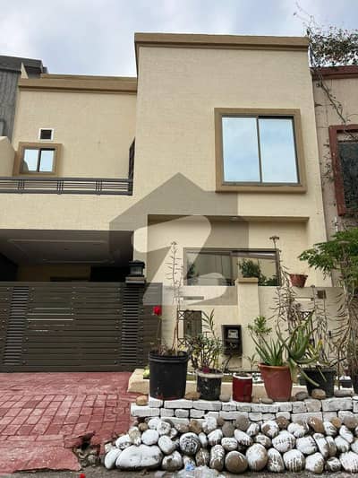 بحریہ ٹاؤن فیز 8 ۔ رفیع بلاک بحریہ ٹاؤن فیز 8,بحریہ ٹاؤن راولپنڈی,راولپنڈی میں 3 کمروں کا 5 مرلہ مکان 1.95 کروڑ میں برائے فروخت۔