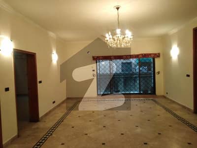 1Kanal CC Block Beautiful owner Build House For Sale DHA Phase 4