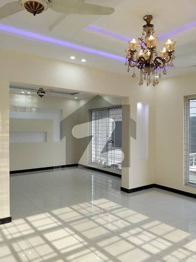 جی ۔ 13 اسلام آباد میں 7 کمروں کا 1 کنال مکان 4.5 لاکھ میں کرایہ پر دستیاب ہے۔