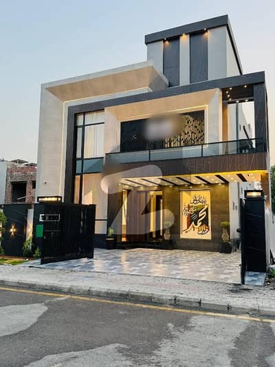 بحریہ ٹاؤن سیکٹر سی بحریہ ٹاؤن,لاہور میں 5 کمروں کا 10 مرلہ مکان 1.7 لاکھ میں کرایہ پر دستیاب ہے۔