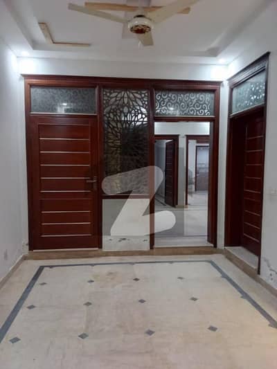 ایچ ۔ 13 اسلام آباد میں 7 کمروں کا 6 مرلہ مکان 90.0 ہزار میں کرایہ پر دستیاب ہے۔