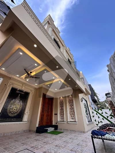 بینکرز کوآپریٹو ہاؤسنگ سوسائٹی لاہور میں 5 کمروں کا 10 مرلہ مکان 3.5 کروڑ میں برائے فروخت۔