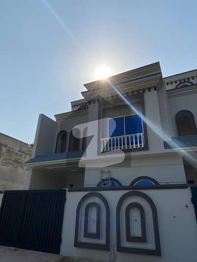 ائیرپورٹ انکلیو اسلام آباد میں 4 کمروں کا 5 مرلہ مکان 1.95 کروڑ میں برائے فروخت۔