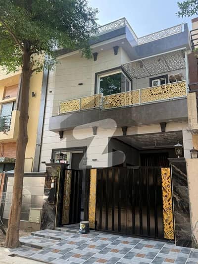 لیک سٹی - سیکٹر M7 - بلاک بی لیک سٹی ۔ سیکٹرایم ۔ 7,لیک سٹی,رائیونڈ روڈ,لاہور میں 3 کمروں کا 5 مرلہ فارم ہاؤس 1.3 لاکھ میں کرایہ پر دستیاب ہے۔