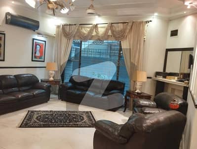 ڈی ایچ اے فیز 4 ڈیفنس (ڈی ایچ اے),لاہور میں 4 کمروں کا 1 کنال مکان 7.0 کروڑ میں برائے فروخت۔