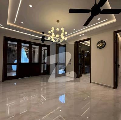 بحریہ ٹاؤن سیکٹر سی بحریہ ٹاؤن,لاہور میں 3 کمروں کا 10 مرلہ بالائی پورشن 75.0 ہزار میں کرایہ پر دستیاب ہے۔