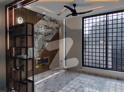 A Upper Portion Of 1 Kanal In Lahore