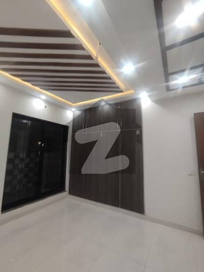 بحریہ ٹاؤن سیکٹر ای بحریہ ٹاؤن,لاہور میں 3 کمروں کا 10 مرلہ بالائی پورشن 58.0 ہزار میں کرایہ پر دستیاب ہے۔