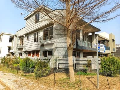 بحریہ ٹاؤن فیز 8 ۔ بلاک ڈی بحریہ ٹاؤن فیز 8,بحریہ ٹاؤن راولپنڈی,راولپنڈی میں 5 کمروں کا 10 مرلہ مکان 3.9 کروڑ میں برائے فروخت۔