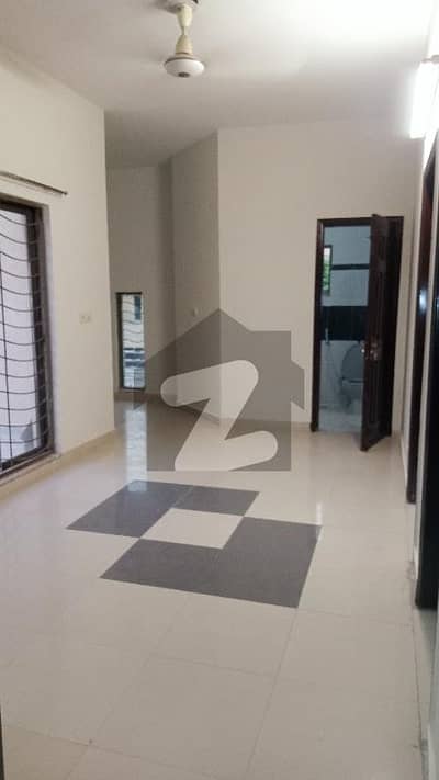 عسکری 11 ۔ سیکٹر اے عسکری 11,عسکری,لاہور میں 4 کمروں کا 10 مرلہ مکان 1.58 لاکھ میں کرایہ پر دستیاب ہے۔