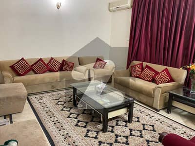 ڈیفینس چوک ڈی ایچ اے ڈیفینس,لاہور میں 4 کمروں کا 10 مرلہ مکان 3.0 کروڑ میں برائے فروخت۔