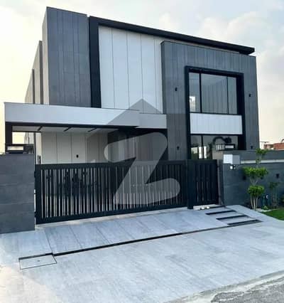 ڈی ایچ اے فیز 7 ڈیفنس (ڈی ایچ اے),لاہور میں 5 کمروں کا 1 کنال مکان 3.9 لاکھ میں کرایہ پر دستیاب ہے۔