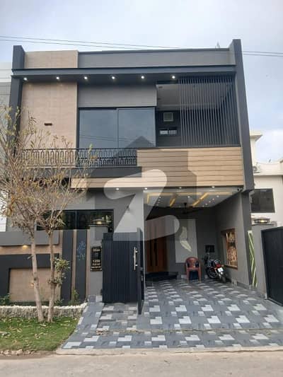 05-Marla Brand New House Super Prime Location