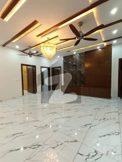 میڈیا ٹاؤن راولپنڈی میں 6 کمروں کا 10 مرلہ مکان 6.7 کروڑ میں برائے فروخت۔