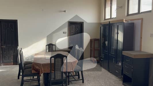 ڈی گراؤنڈ فیصل آباد میں 6 کمروں کا 1 کنال مکان 4.0 لاکھ میں کرایہ پر دستیاب ہے۔