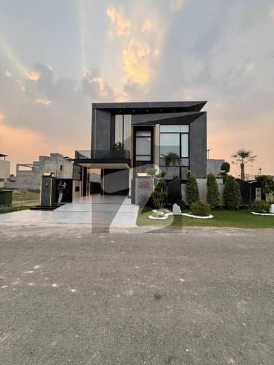 ڈی ایچ اے فیز 6 ڈیفنس (ڈی ایچ اے),لاہور میں 6 کمروں کا 1 کنال مکان 11.75 کروڑ میں برائے فروخت۔