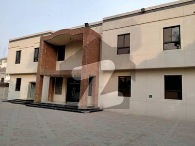 ڈیوس روڈ لاہور میں 5 کمروں کا 4 کنال عمارت 17.5 لاکھ میں کرایہ پر دستیاب ہے۔