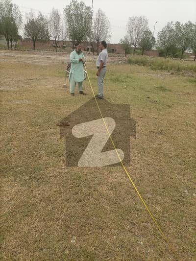 ایڈن گارڈن ایکسٹینشن ۔ بلاک ڈی ایڈن گارڈن ایکسٹینشن,ایڈن,لاہور میں 5 مرلہ رہائشی پلاٹ 35.0 لاکھ میں برائے فروخت۔