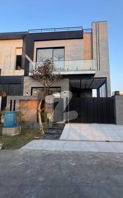 ڈی ایچ اے 9 ٹاؤن ڈیفنس (ڈی ایچ اے),لاہور میں 3 کمروں کا 5 مرلہ مکان 2.99 کروڑ میں برائے فروخت۔