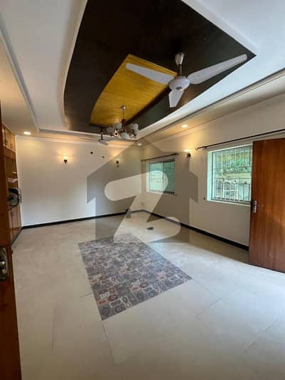 آئی ۔ 8/2 آئی ۔ 8,اسلام آباد میں 3 کمروں کا 14 مرلہ مکان 1.9 لاکھ میں کرایہ پر دستیاب ہے۔