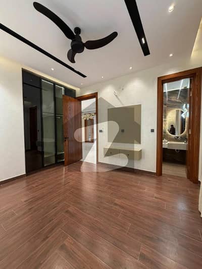 بحریہ ٹاؤن گلبہار بلاک بحریہ ٹاؤن سیکٹر سی,بحریہ ٹاؤن,لاہور میں 3 کمروں کا 10 مرلہ بالائی پورشن 60.0 ہزار میں کرایہ پر دستیاب ہے۔