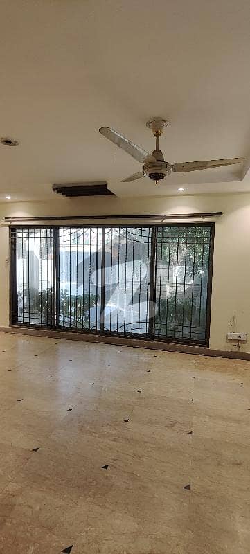 14 Marla Beautiful House for Urgent Sale Park Facing | Prime Location video available