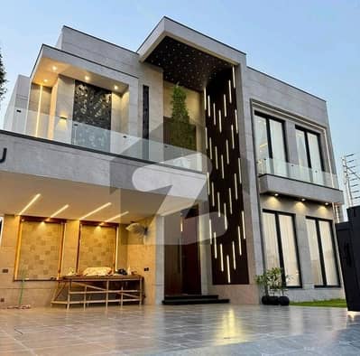 ڈی ایچ اے فیز 8 ڈیفنس (ڈی ایچ اے),لاہور میں 5 کمروں کا 1 کنال مکان 9.15 کروڑ میں برائے فروخت۔