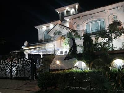 ڈی ایچ اے فیز 2 ڈیفنس (ڈی ایچ اے),لاہور میں 5 کمروں کا 1 کنال مکان 6.0 کروڑ میں برائے فروخت۔ ڈی ایچ اے فیز 2 ڈیفنس (ڈی ایچ اے),لاہور میں 5 کمروں کا 1 کنال مکان 6.0 کروڑ میں برائے فروخت۔