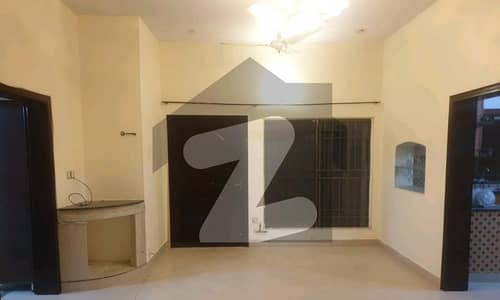 نشیمنِ اقبال فیز 1 نشیمنِ اقبال,لاہور میں 2 کمروں کا 10 مرلہ زیریں پورشن 75.0 ہزار میں کرایہ پر دستیاب ہے۔