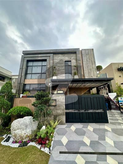 ڈی ایچ اے فیز 6 ڈیفنس (ڈی ایچ اے),لاہور میں 5 کمروں کا 1 کنال مکان 11.99 کروڑ میں برائے فروخت۔