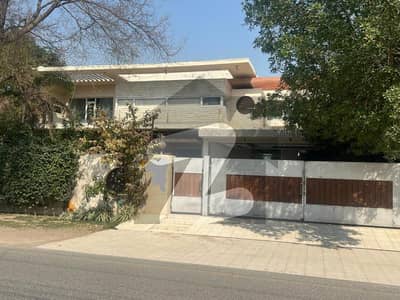 PHASE 3 1-KANAL FULLY MAINTAINED USED BUNGALOW IS AVAILABLE FOR SALE.