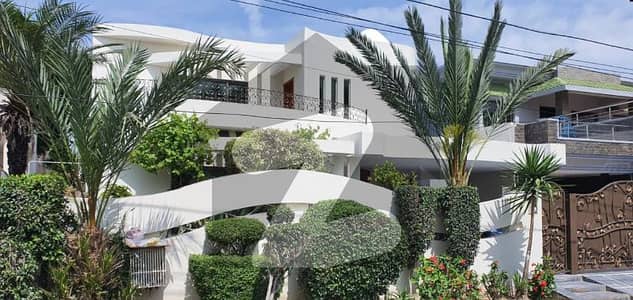 PHASE 3 1-KANAL FULLY MAINTAINED USED BUNGALOW IS AVAILABLE FOR SALE.