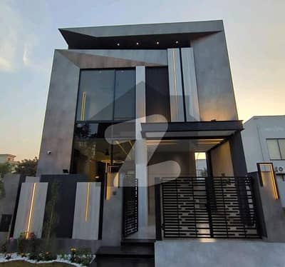 ڈی ایچ اے 9 ٹاؤن ۔ بلاک ڈی ڈی ایچ اے 9 ٹاؤن,ڈیفنس (ڈی ایچ اے),لاہور میں 3 کمروں کا 5 مرلہ مکان 3.55 کروڑ میں برائے فروخت۔