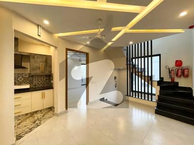 ڈی ایچ اے 9 ٹاؤن ڈیفنس (ڈی ایچ اے),لاہور میں 3 کمروں کا 5 مرلہ مکان 3.0 کروڑ میں برائے فروخت۔