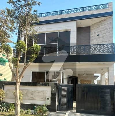 ڈی ایچ اے 9 ٹاؤن ڈیفنس (ڈی ایچ اے),لاہور میں 3 کمروں کا 5 مرلہ مکان 1.0 لاکھ میں کرایہ پر دستیاب ہے۔