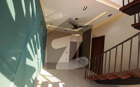 ڈی ایچ اے 9 ٹاؤن ڈیفنس (ڈی ایچ اے),لاہور میں 3 کمروں کا 5 مرلہ مکان 1.1 لاکھ میں کرایہ پر دستیاب ہے۔