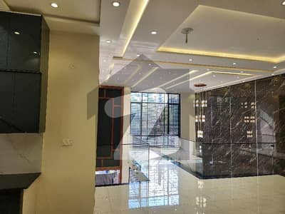 واپڈا ٹاؤن فیز 1 واپڈا ٹاؤن,لاہور میں 5 کمروں کا 10 مرلہ مکان 5.1 کروڑ میں برائے فروخت۔