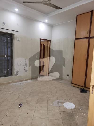 جوہر ٹاؤن فیز 2 جوہر ٹاؤن,لاہور میں 3 کمروں کا 5 مرلہ مکان 90.0 ہزار میں کرایہ پر دستیاب ہے۔