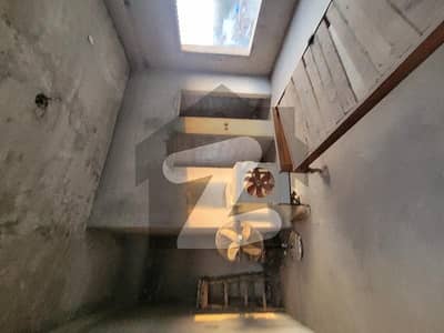 جوہر ٹاؤن لاہور میں 2 کنال عمارت 3.6 لاکھ میں کرایہ پر دستیاب ہے۔