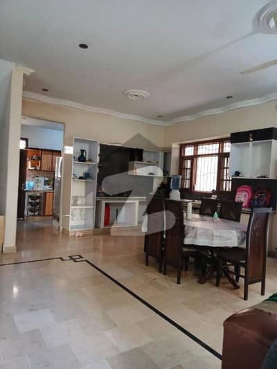 گلستانِِ جوہر ۔ بلاک 3 گلستانِ جوہر,کراچی میں 5 کمروں کا 12 مرلہ مکان 5.5 کروڑ میں برائے فروخت۔