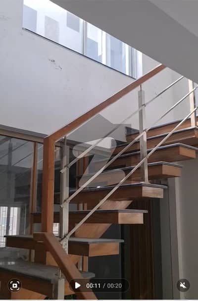 عسکری 11 ۔ سیکٹر بی عسکری 11,عسکری,لاہور میں 4 کمروں کا 1 کنال پینٹ ہاؤس 5.5 کروڑ میں برائے فروخت۔