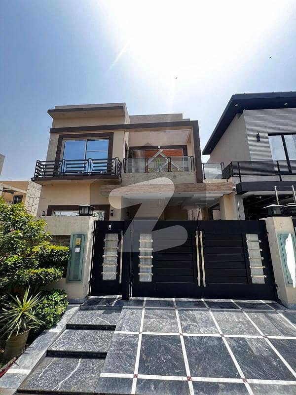 8 Marla Modern Design House in Very Low Price Solid Construction 8 Marla Modern Design House in Very Low Price Solid Construction