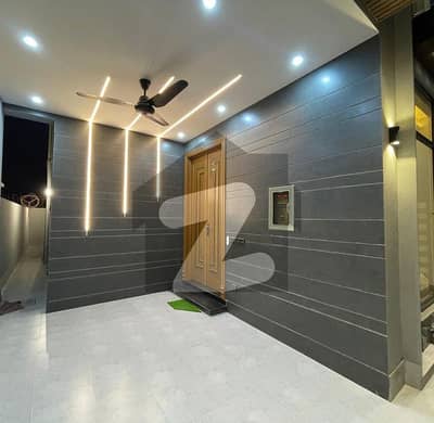 ڈی ایچ اے 9 ٹاؤن ڈیفنس (ڈی ایچ اے),لاہور میں 4 کمروں کا 5 مرلہ مکان 2.5 کروڑ میں برائے فروخت۔