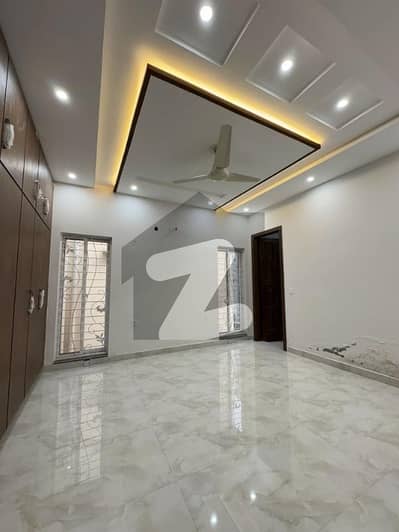 ڈی ایچ اے فیز 8 سابقہ ایئر ایوینیو ڈی ایچ اے فیز 8,ڈی ایچ اے ڈیفینس,لاہور میں 5 کمروں کا 10 مرلہ مکان 4.4 کروڑ میں برائے فروخت۔ ڈی ایچ اے فیز 8 سابقہ ایئر ایوینیو ڈی ایچ اے فیز 8,ڈی ایچ اے ڈیفینس,لاہور میں 5 کمروں کا 10 مرلہ مکان 4.4 کروڑ میں برائے فروخت۔