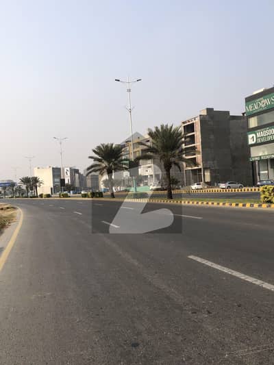 ڈی ایچ اے فیز 7 - بلاک وائے فیز 7,ڈیفنس (ڈی ایچ اے),لاہور میں 1 کنال رہائشی پلاٹ 4.5 کروڑ میں برائے فروخت۔