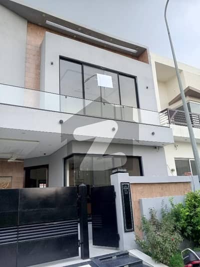 ڈی ایچ اے 9 ٹاؤن ۔ بلاک اے ڈی ایچ اے 9 ٹاؤن,ڈیفنس (ڈی ایچ اے),لاہور میں 3 کمروں کا 5 مرلہ مکان 90.0 ہزار میں کرایہ پر دستیاب ہے۔