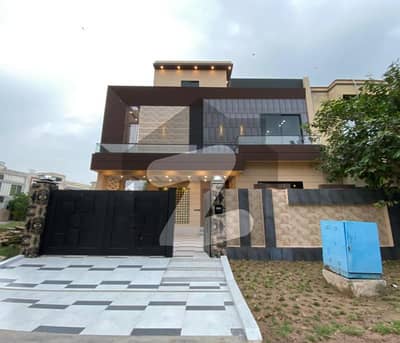 سٹی ہاؤسنگ سوسائٹی گوجرانوالہ میں 6 کمروں کا 10 مرلہ مکان 4.5 کروڑ میں برائے فروخت۔