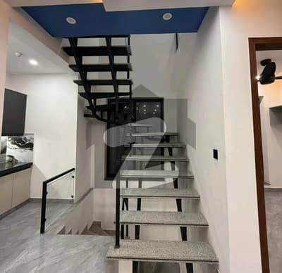 ڈی ایچ اے 9 ٹاؤن ۔ بلاک اے ڈی ایچ اے 9 ٹاؤن,ڈیفنس (ڈی ایچ اے),لاہور میں 3 کمروں کا 5 مرلہ مکان 3.5 کروڑ میں برائے فروخت۔