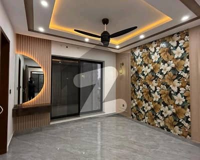 ڈی ایچ اے 9 ٹاؤن ۔ بلاک اے ڈی ایچ اے 9 ٹاؤن,ڈیفنس (ڈی ایچ اے),لاہور میں 3 کمروں کا 5 مرلہ مکان 3.5 کروڑ میں برائے فروخت۔