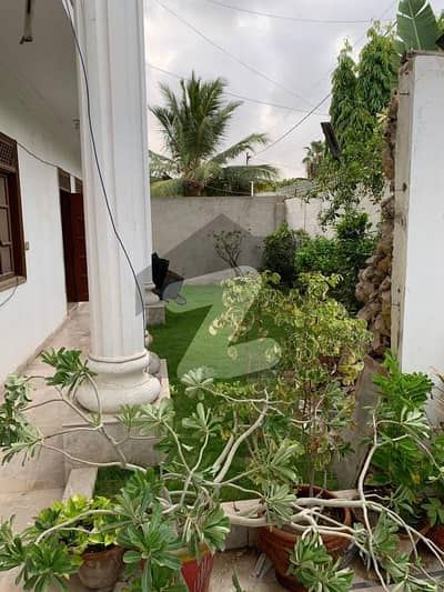 PRIME SILENT COMMERCIAL INDEPENDENT SINGLE STORY 6-ROOM FOR RENT GULSHAN-E-IQBAL BLOCK 7 | MAIN 60 FT ROAD